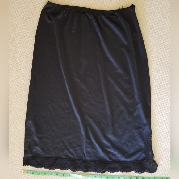 Bundles of pre-owned Woolite skirt slips. (3) total. Size M (8), 10-12, 18 - Picture 6 of 16